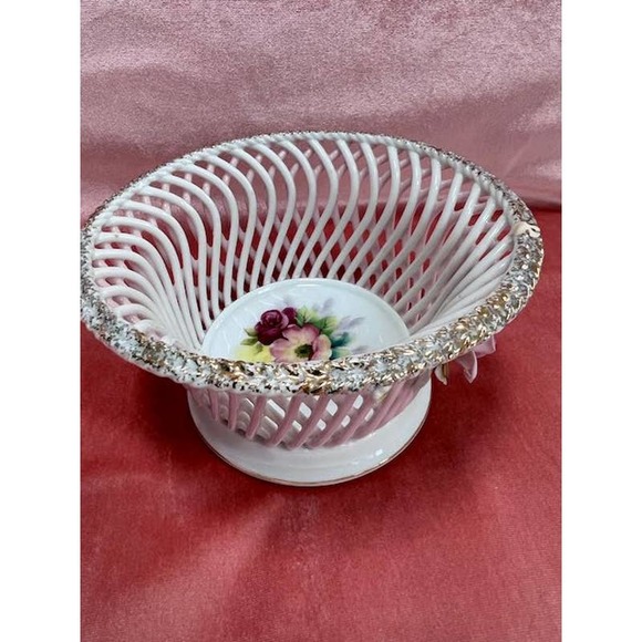 Lattice Ceramic Basket with hand painted flowers - Picture 2 of 7